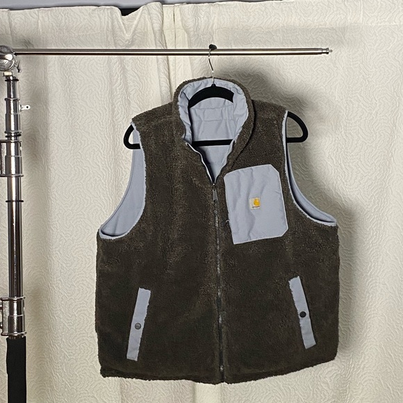 Carhartt warm, water resistant reversible vest in great condition - Picture 4 of 5